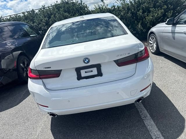 Used 2023 BMW 330e xDrive w/ Premium Package AWD/4WD image 7