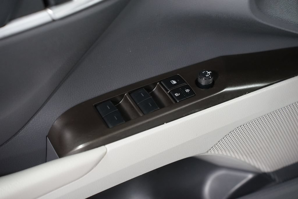 Used 2023 Toyota Camry SE FWD image 29