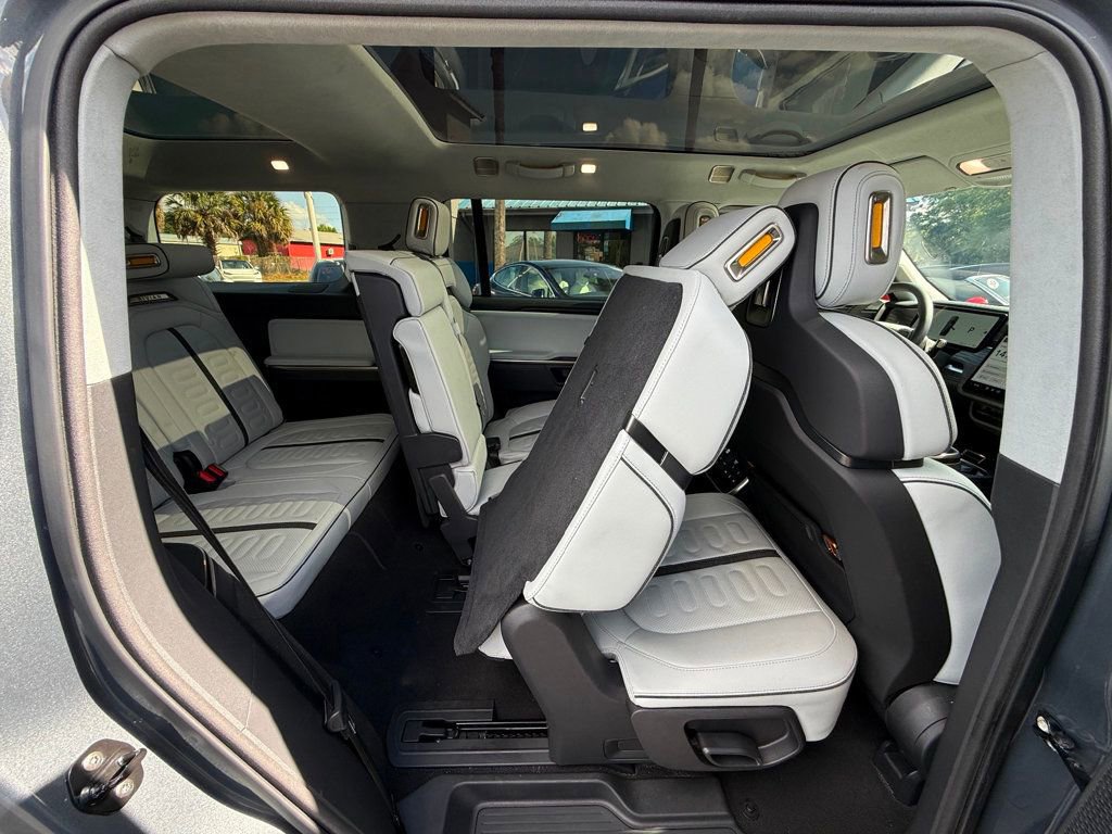 Used 2023 Rivian R1S Adventure image 34