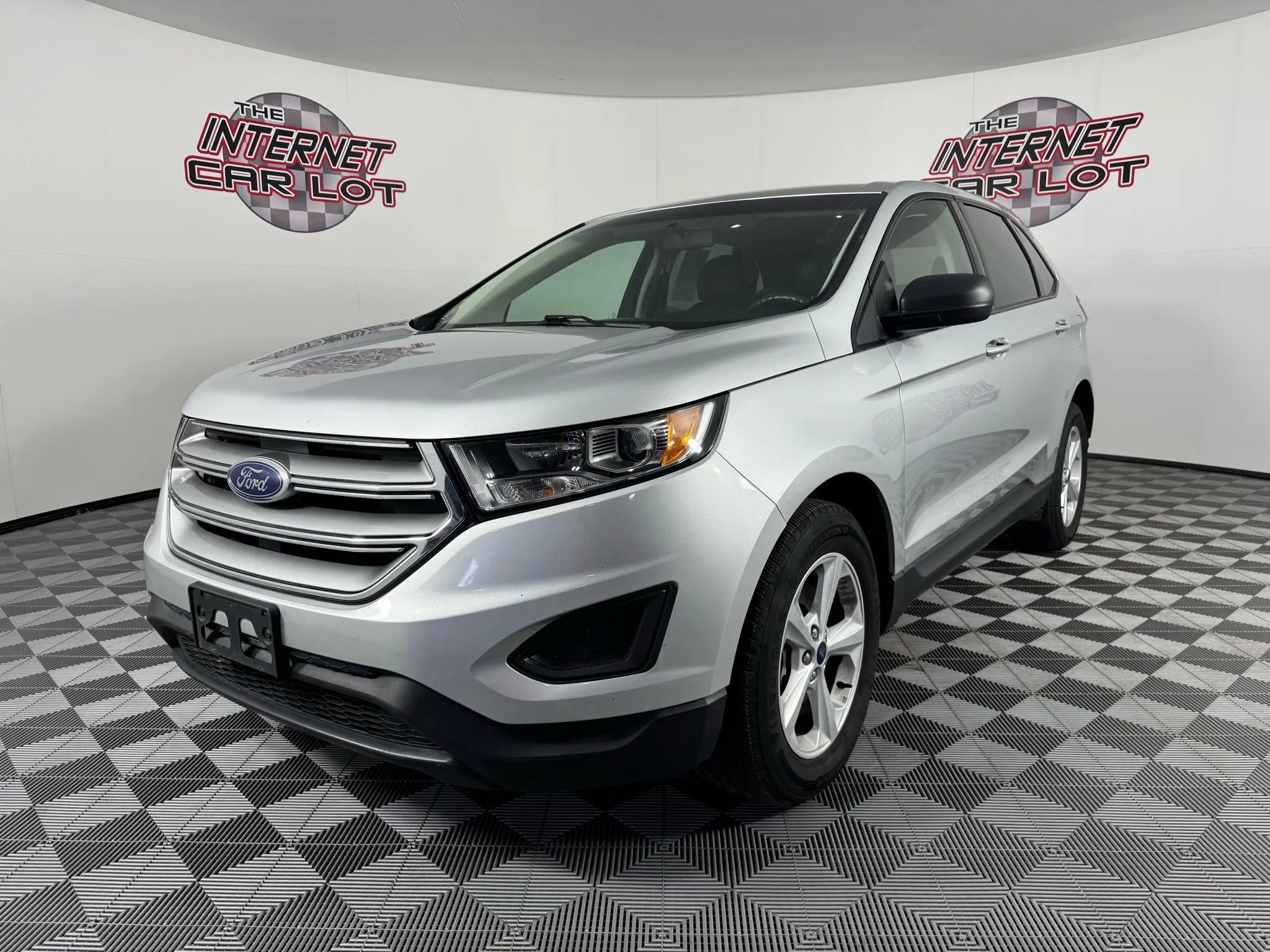 Used 2017 Ford Edge SE image 3