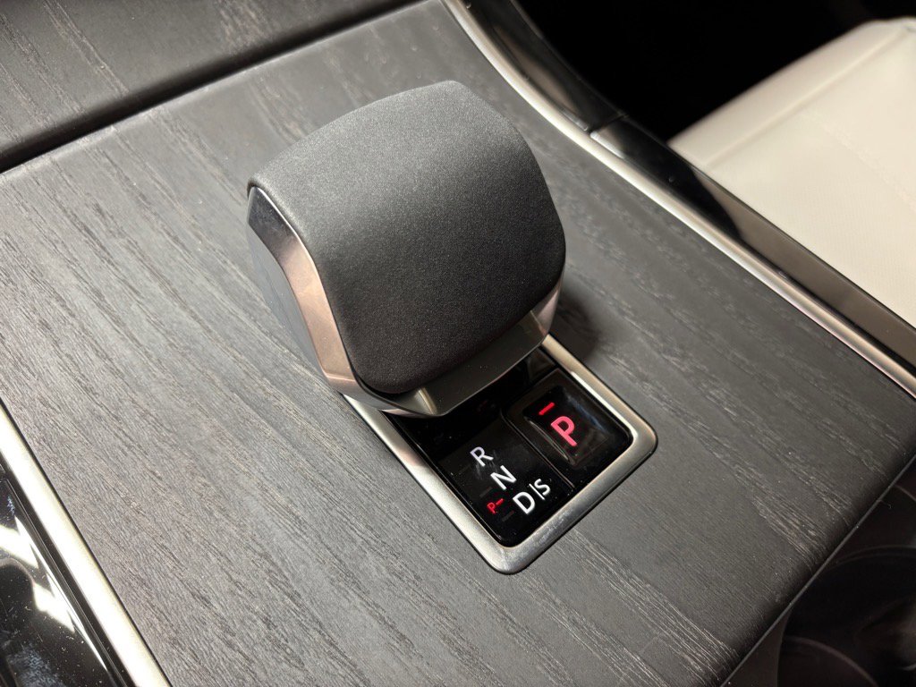 New 2026 Land Rover Range Rover Velar S image 15