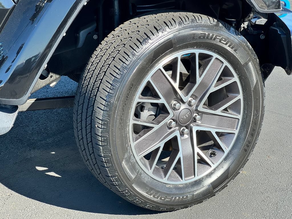 Used 2022 Jeep Wrangler Unlimited Sahara AWD/4WD image 10