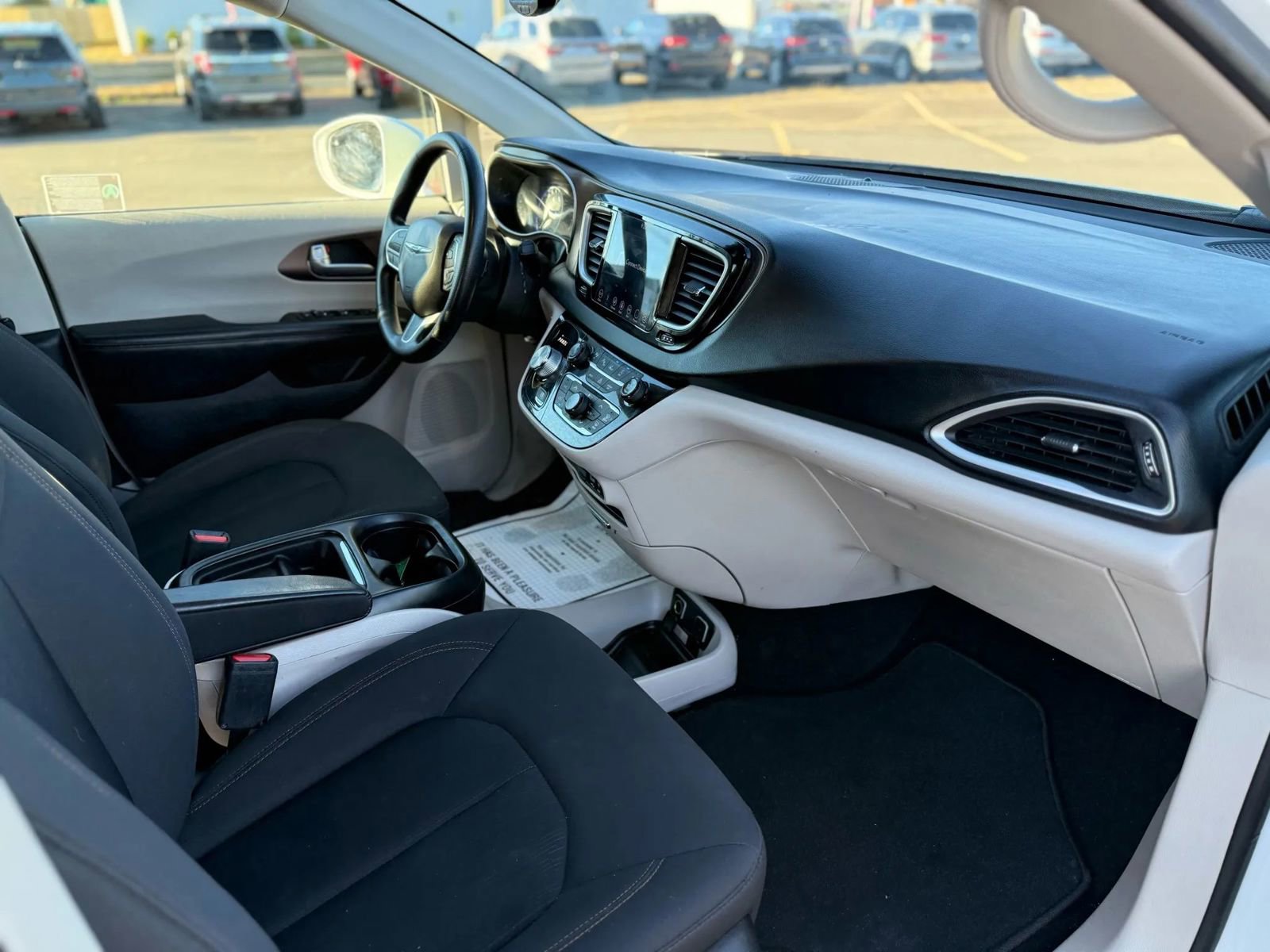 Used 2019 Chrysler Pacifica Touring Plus w/ Advanced Safetytec Group image 22
