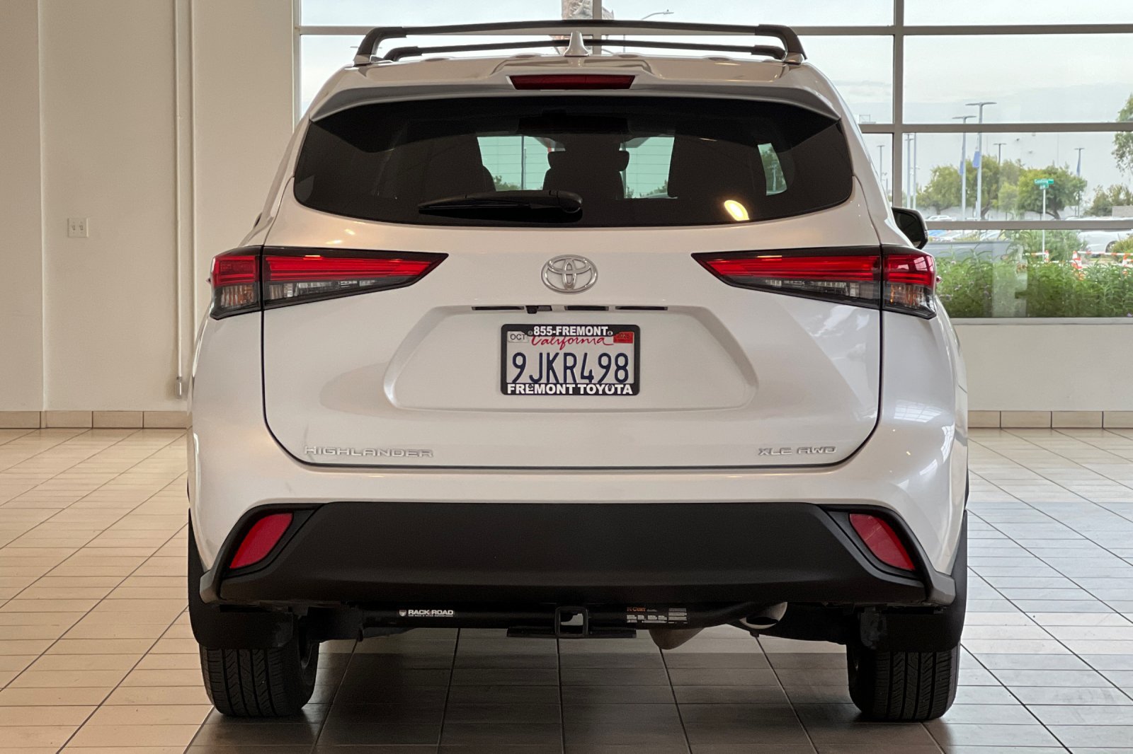 Used 2023 Toyota Highlander XLE AWD/4WD image 5