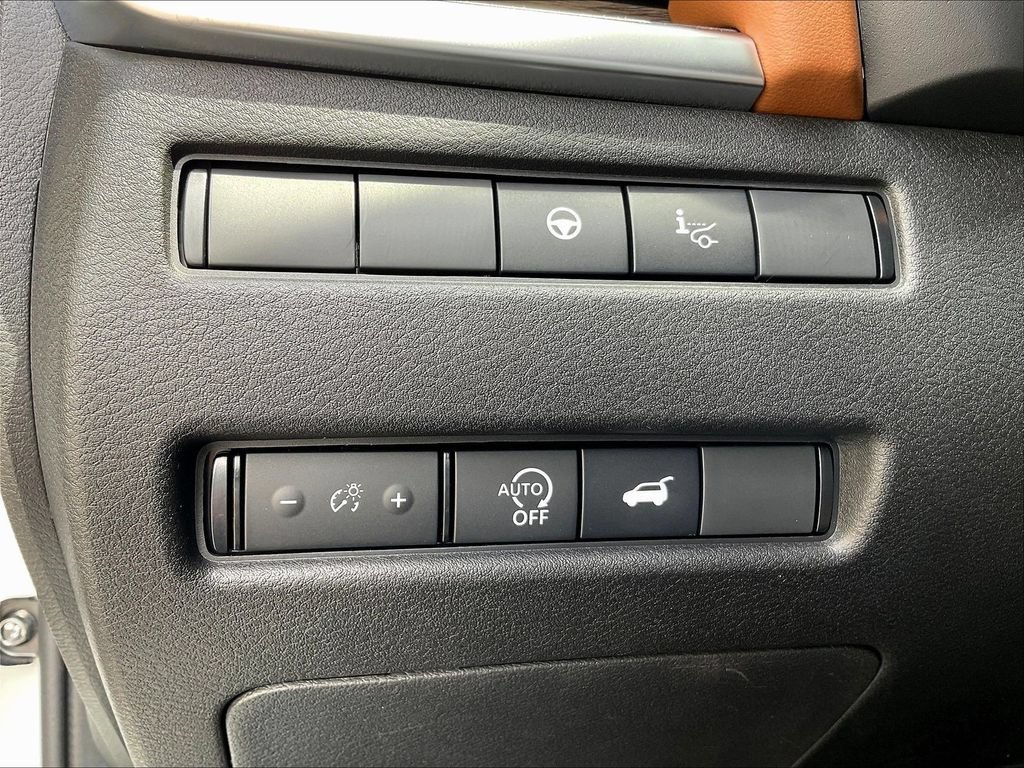 Used 2025 Nissan Rogue Platinum w/ Tech Package AWD/4WD image 17