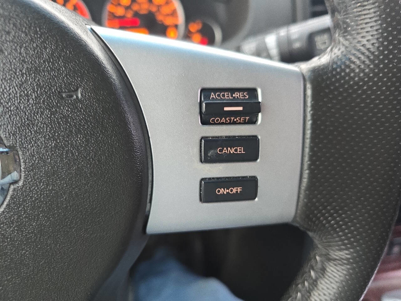 Used 2011 Nissan Pathfinder LE w/ Navigation Pkg image 39