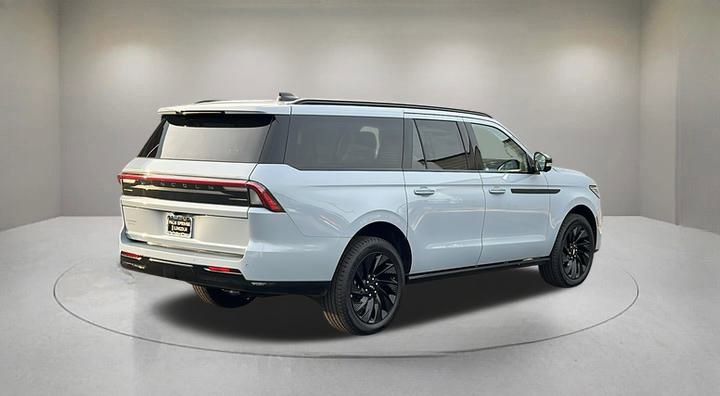 New 2026 Lincoln Navigator L Reserve w/ Jet Appearance Package image 4