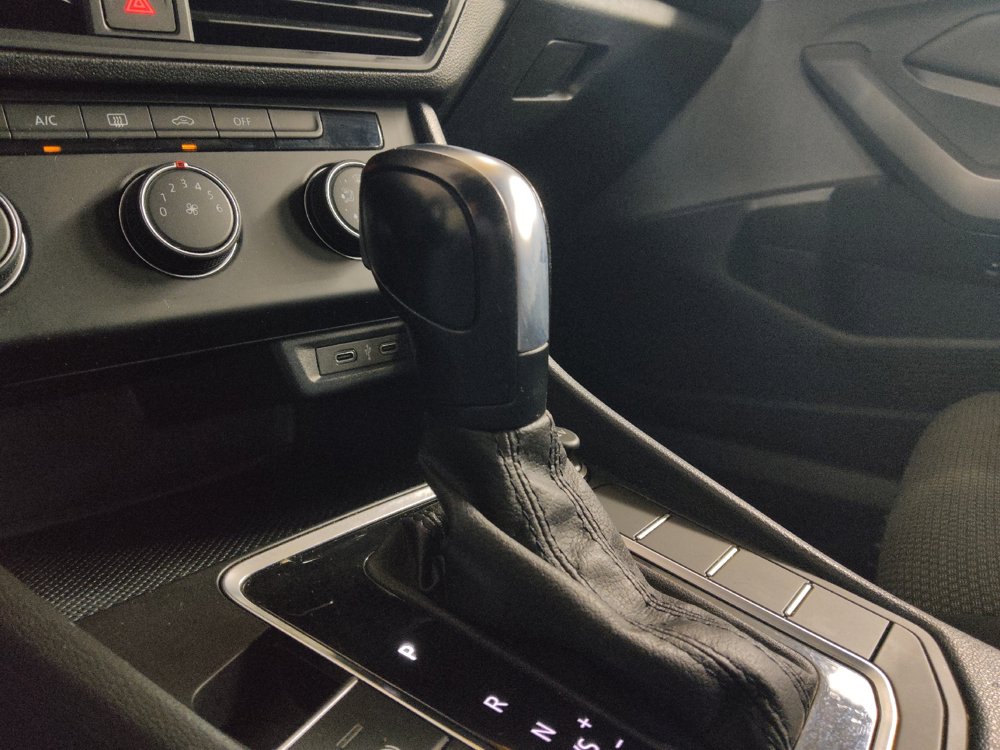 Used 2020 Volkswagen Jetta R-Line FWD image 26