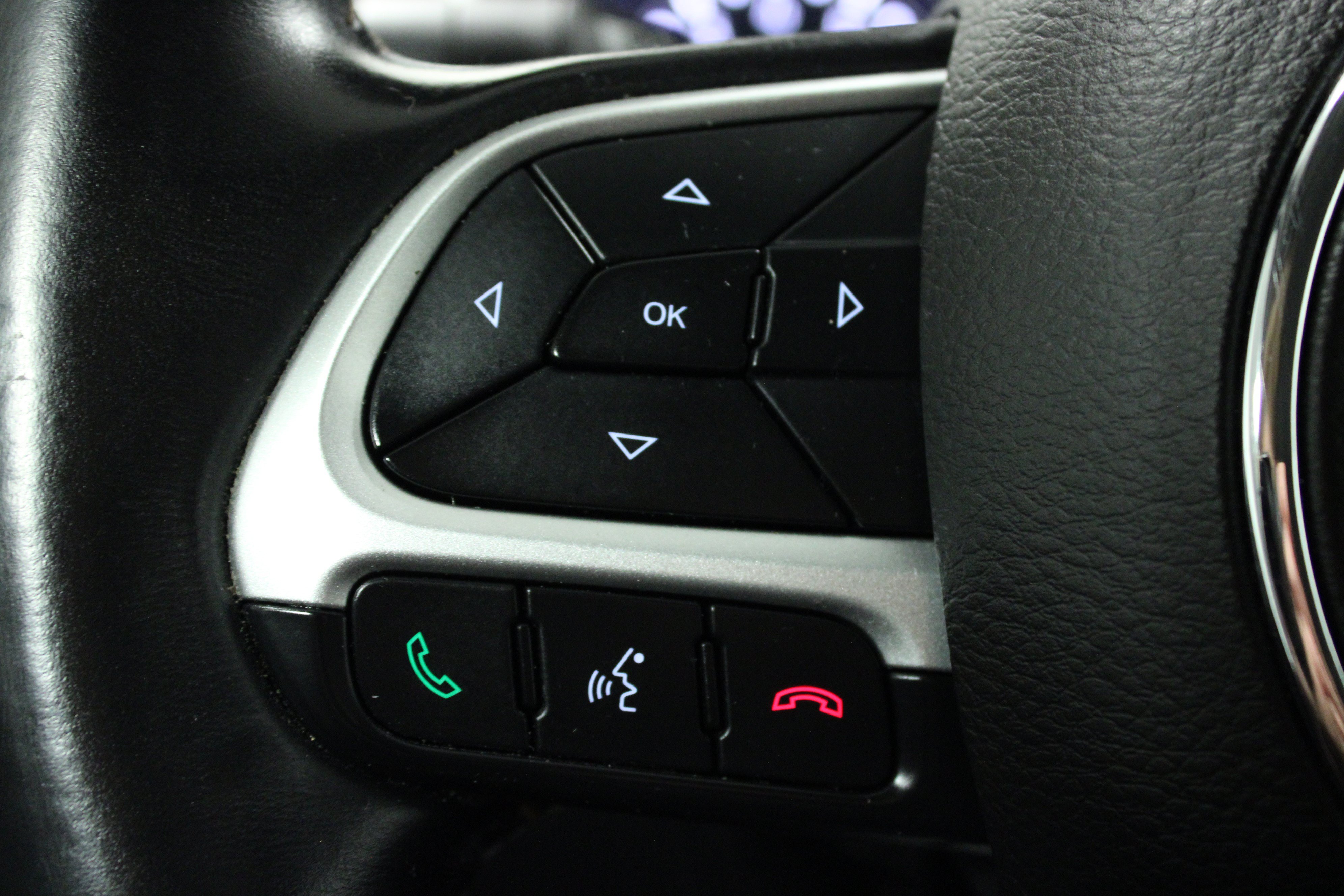 Used 2018 Jeep Compass Latitude w/ Popular Equipment Group FWD image 20