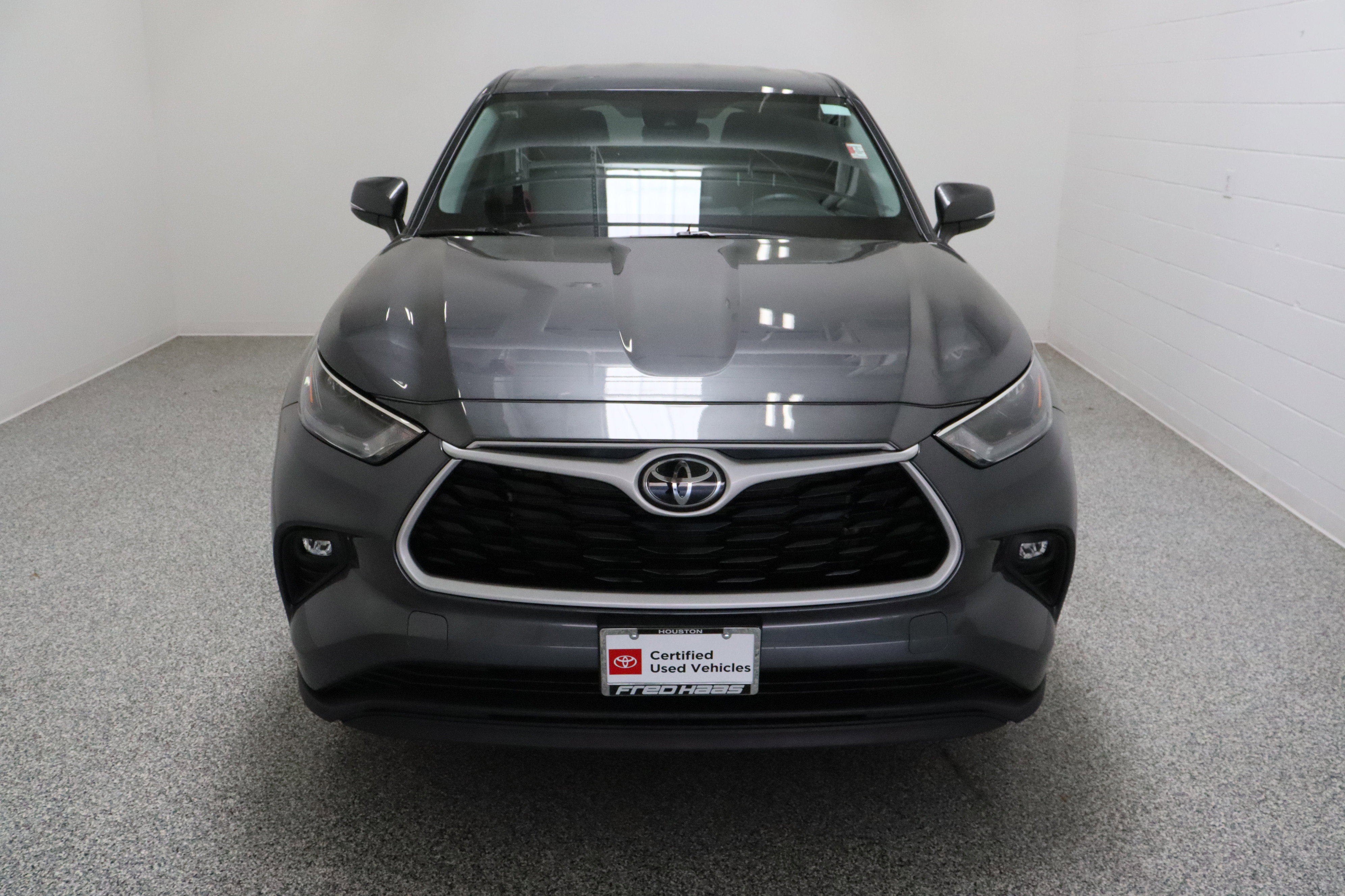 Certified 2025 Toyota Highlander LE image 3