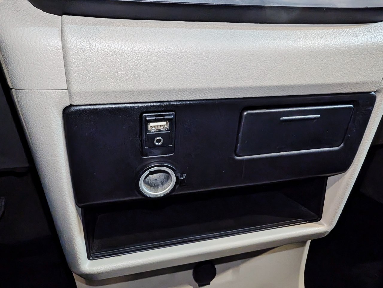 Used 2015 Toyota Sienna LE FWD image 43