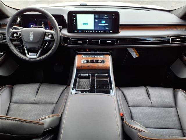 New 2025 Lincoln Aviator Black Label w/ Jet Appearance Package image 6