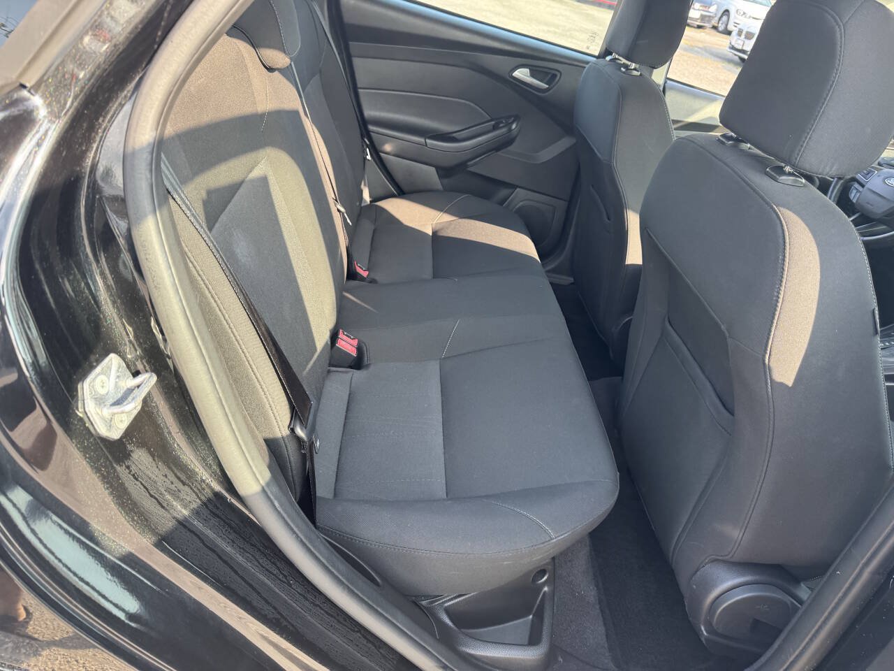 Used 2015 Ford Focus SE w/ SE Sport Package FWD image 18