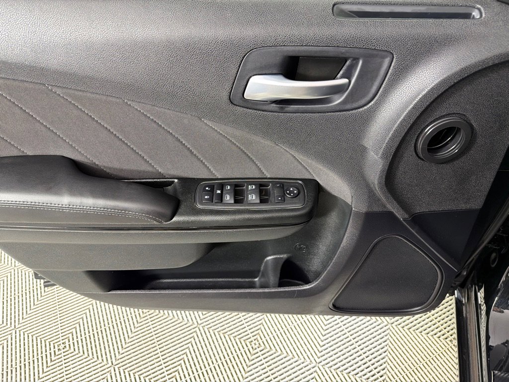 Used 2023 Dodge Charger SXT w/ Blacktop Package image 11