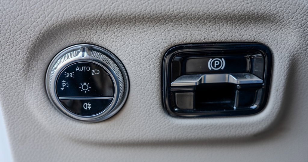 Used 2023 Mercedes-Benz EQS 450+ 4MATIC SUV image 8