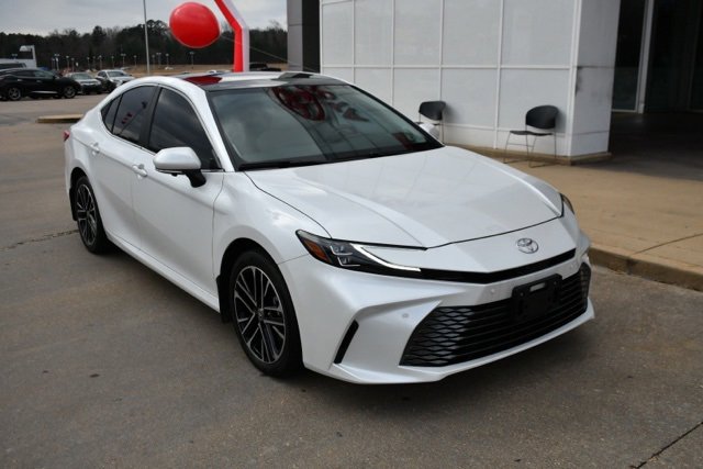 Used 2025 Toyota Camry XLE image 7