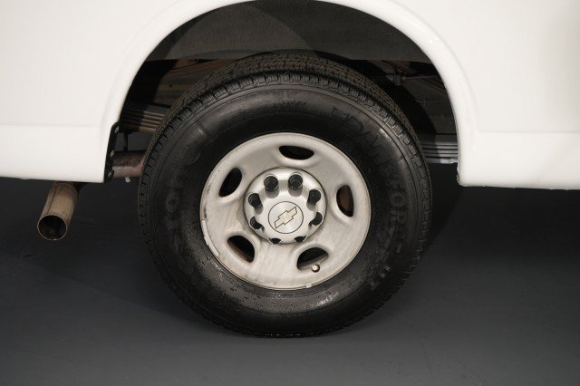 Used 2008 Chevrolet Express 3500 Extended Passenger RWD image 32
