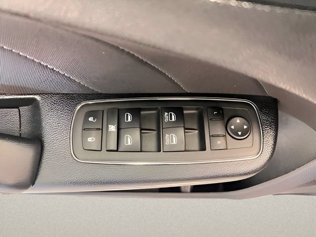 Used 2022 Dodge Charger SXT RWD image 4