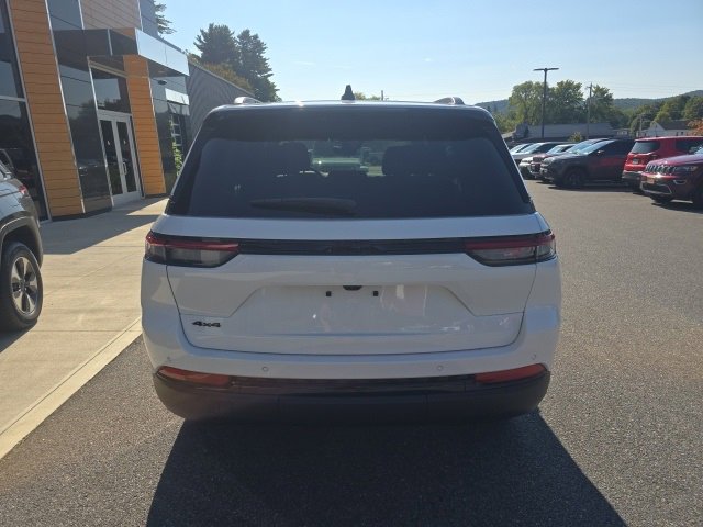 New 2025 Jeep Grand Cherokee Altitude image 5