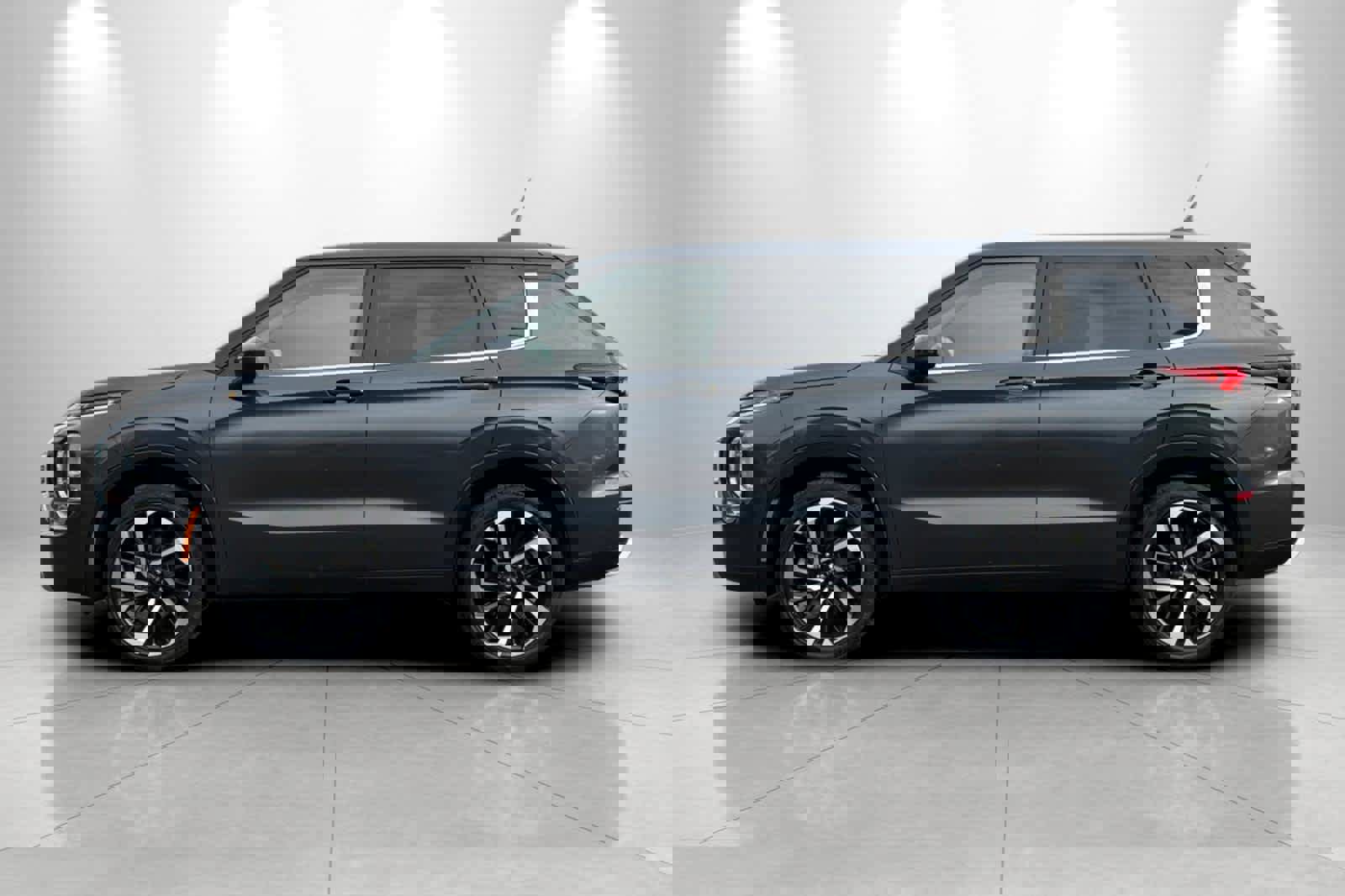 Used 2024 Mitsubishi Outlander SE image 5