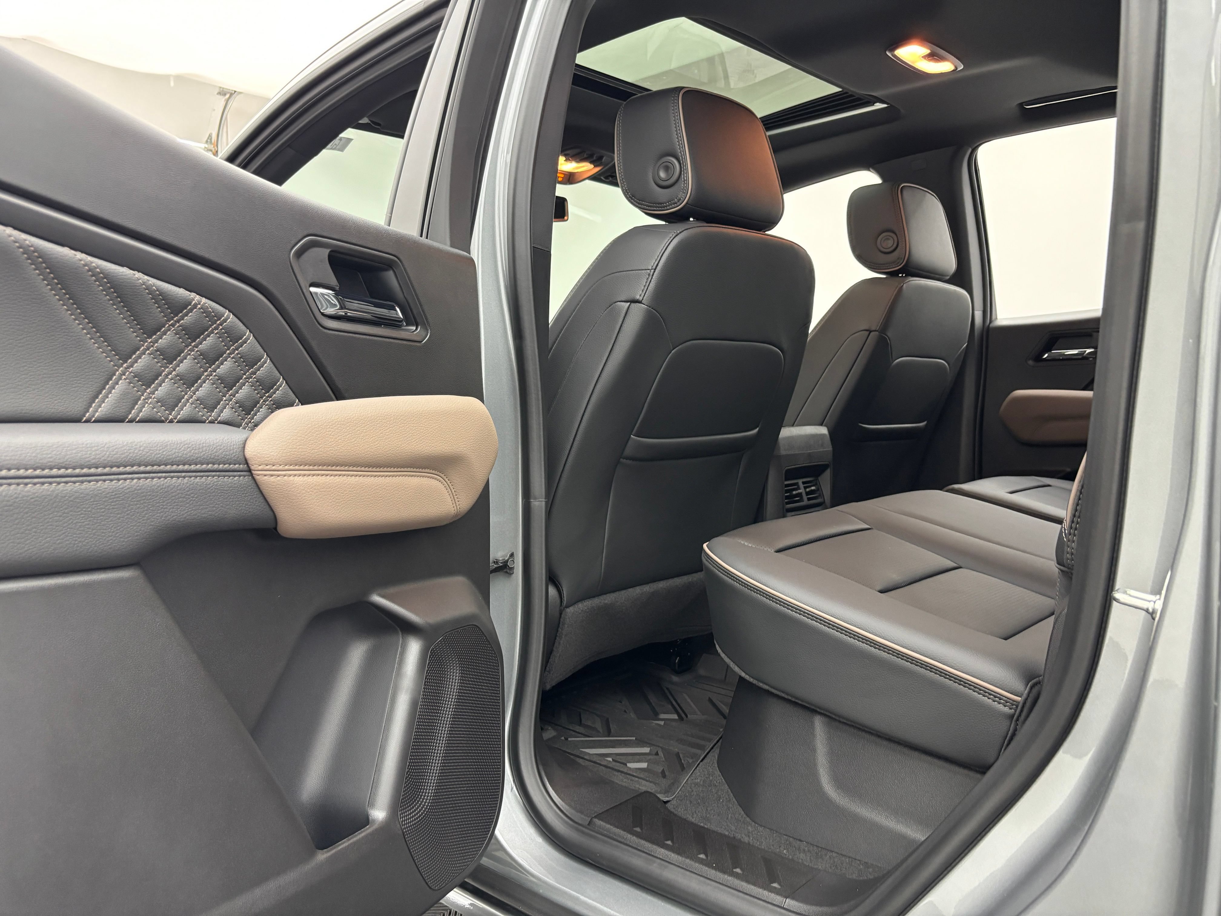 New 2026 GMC Canyon Denali w/ LPO, Black Badging Package AWD/4WD image 41