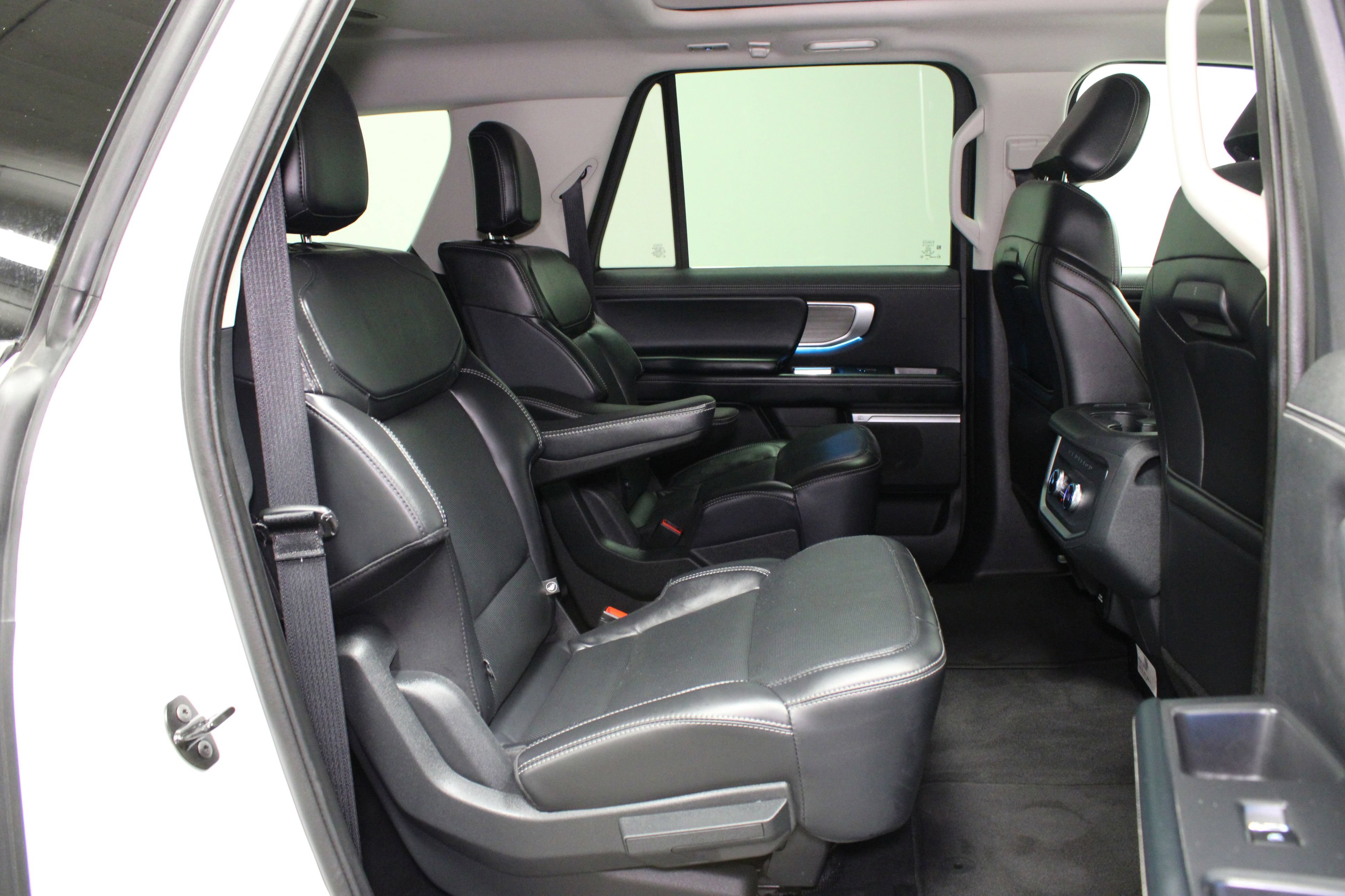 Used 2025 Ford Expedition Max Platinum AWD/4WD image 19