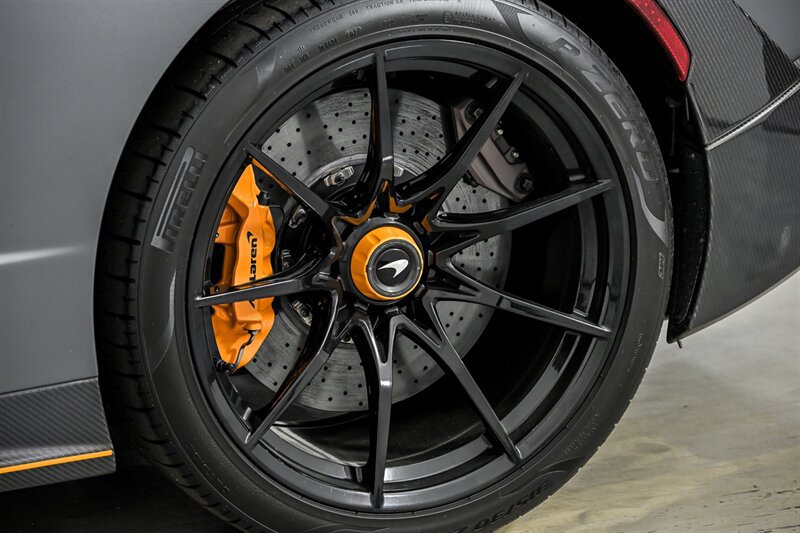 Used 2019 McLaren Senna RWD image 23