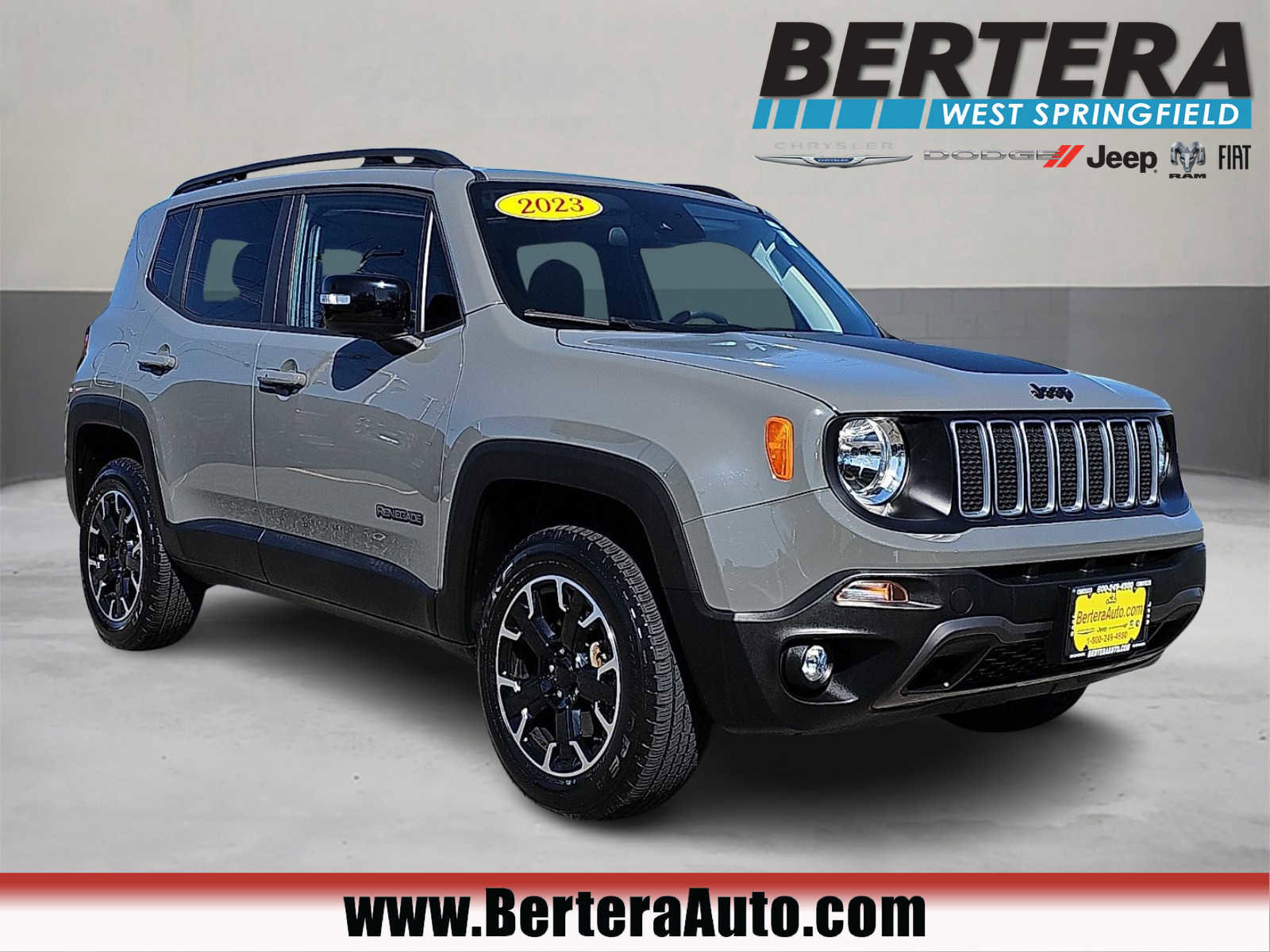 Used 2023 Jeep Renegade Latitude w/ Sun/Sound Group AWD/4WD image 1