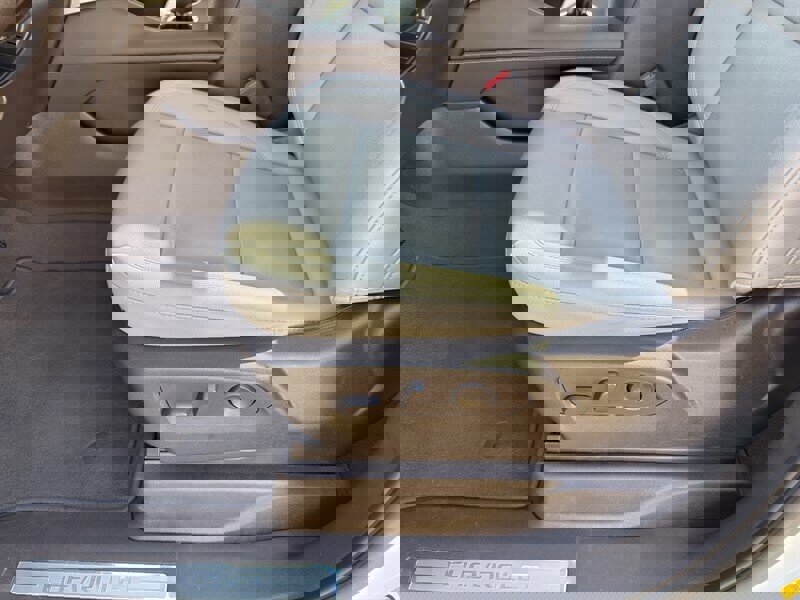 Used 2023 Chevrolet Suburban Z71 image 19