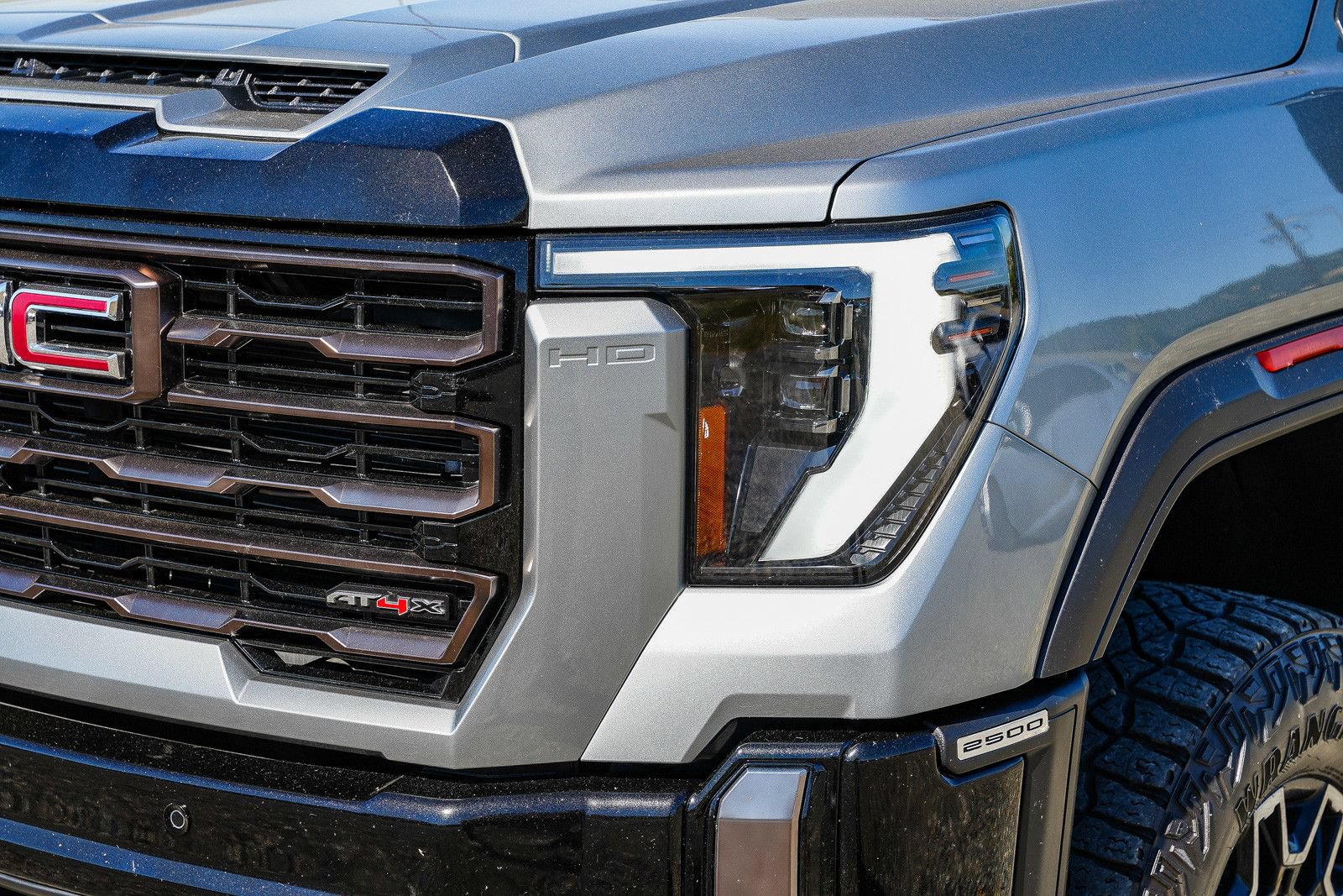Used 2024 GMC Sierra 2500 AT4X AWD/4WD image 8