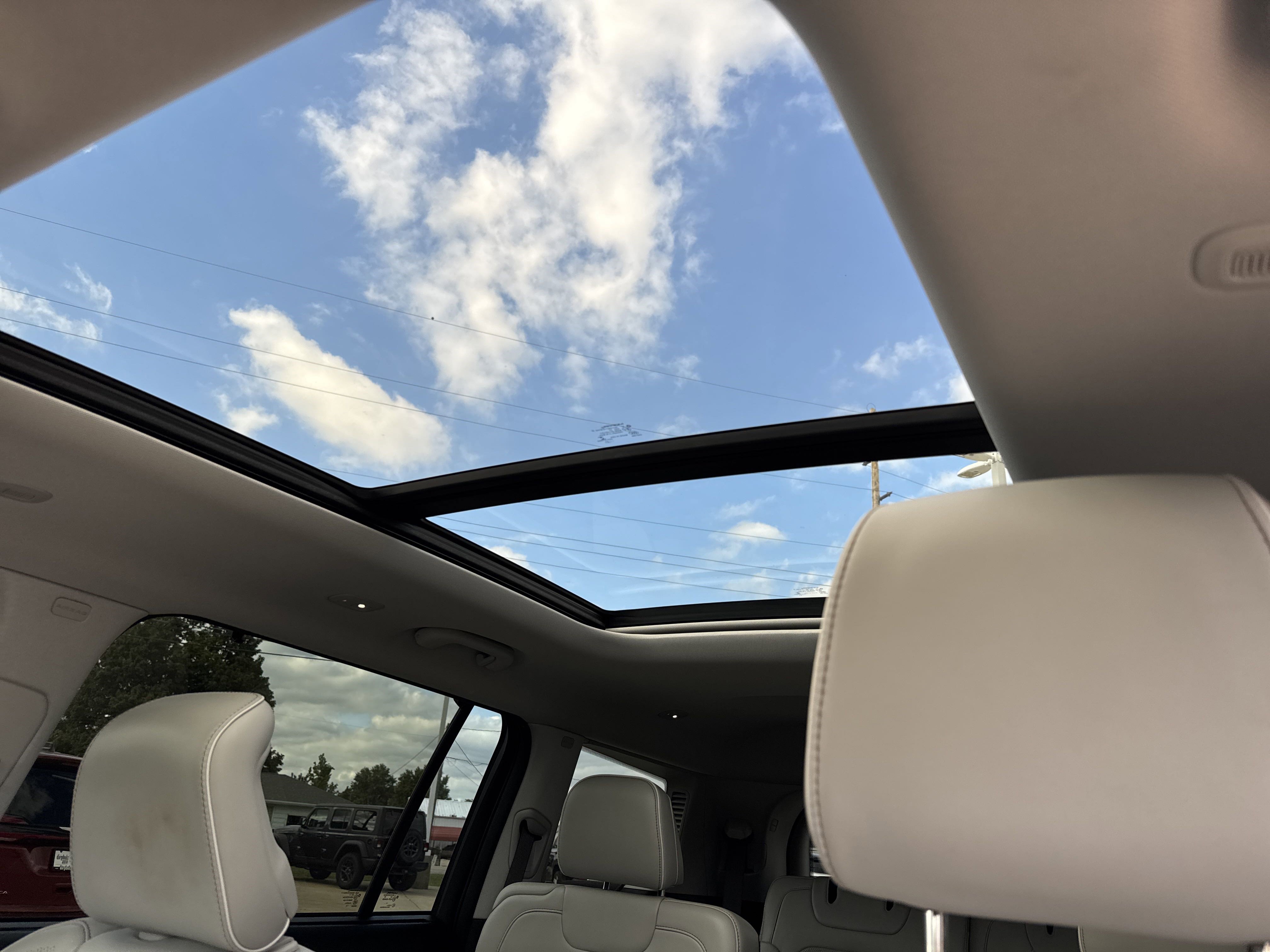 Used 2021 Jeep Grand Cherokee L Summit w/ Luxury Tech Group V image 17