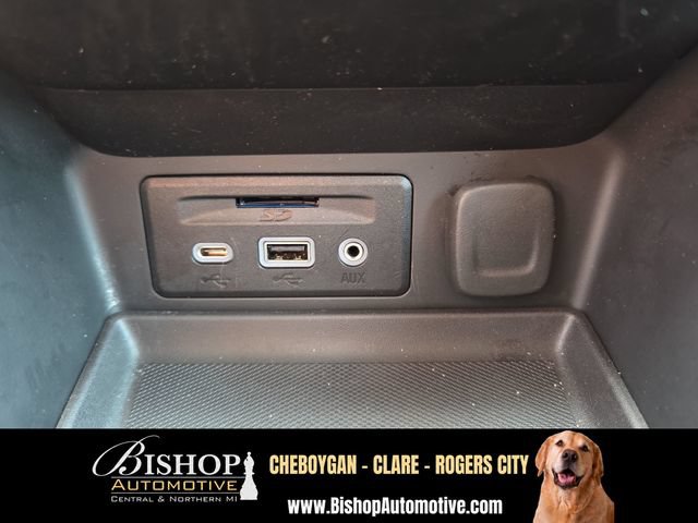 Used 2024 GMC Terrain SLT w/ LPO, Floor Liner Package AWD/4WD image 7