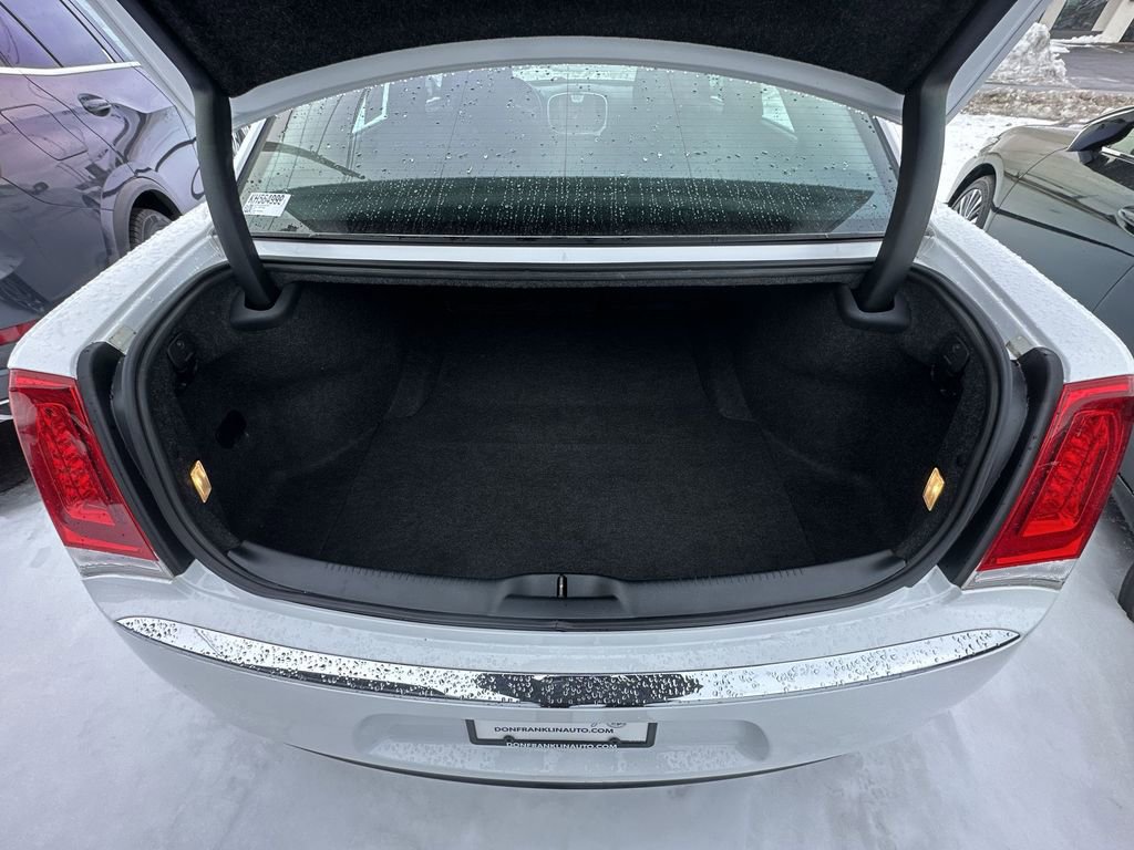 Used 2019 Chrysler 300 Touring w/ Driver Convenience Group image 14