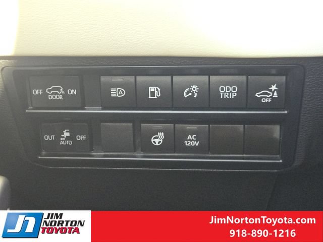 Used 2023 Toyota Sequoia Capstone AWD/4WD image 24