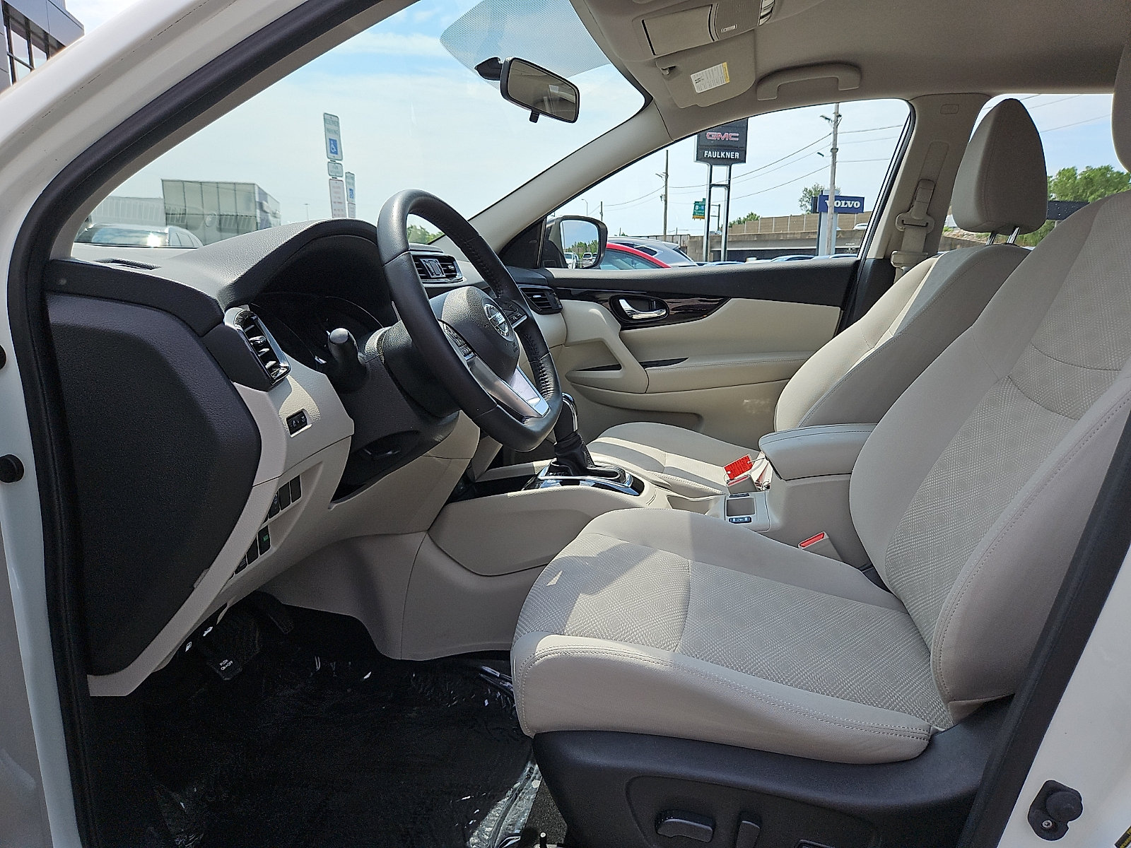 Used 2018 Nissan Rogue Sport SV w/ SV Technology Package AWD/4WD image 13
