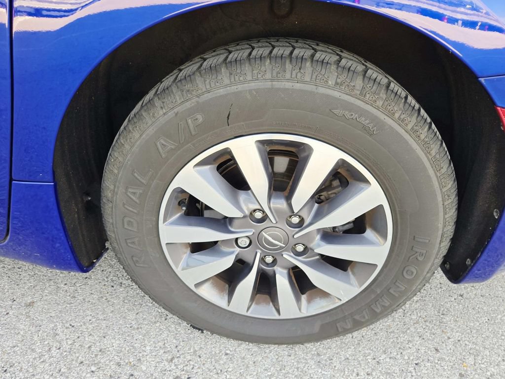 Used 2021 Chrysler Pacifica Touring-L FWD image 20