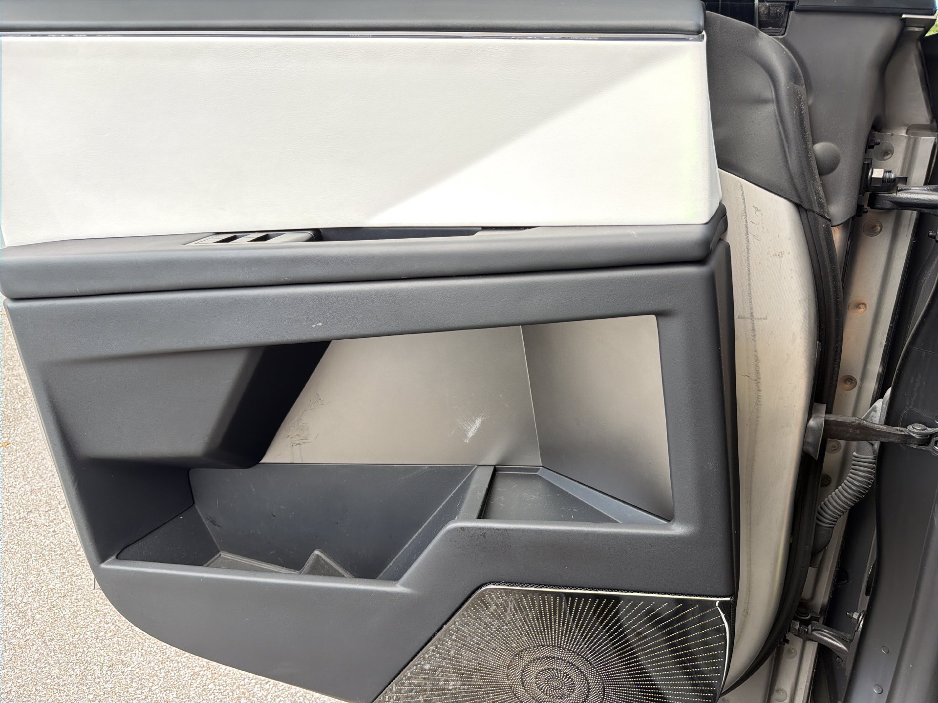 Used 2024 Tesla Cybertruck AWD Crew Cab image 25