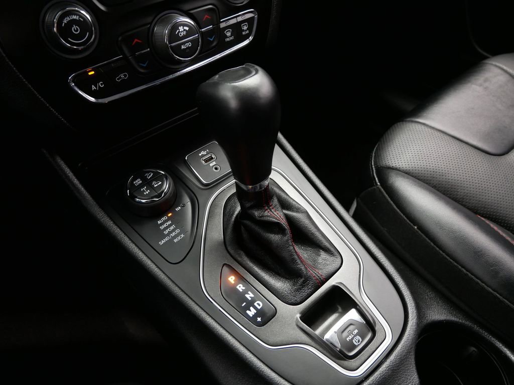 Certified 2022 Jeep Cherokee Trailhawk w/ Premium Leather Package image 34