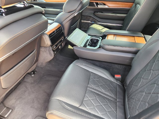 Used 2024 Jeep Grand Wagoneer L Series III AWD/4WD image 28