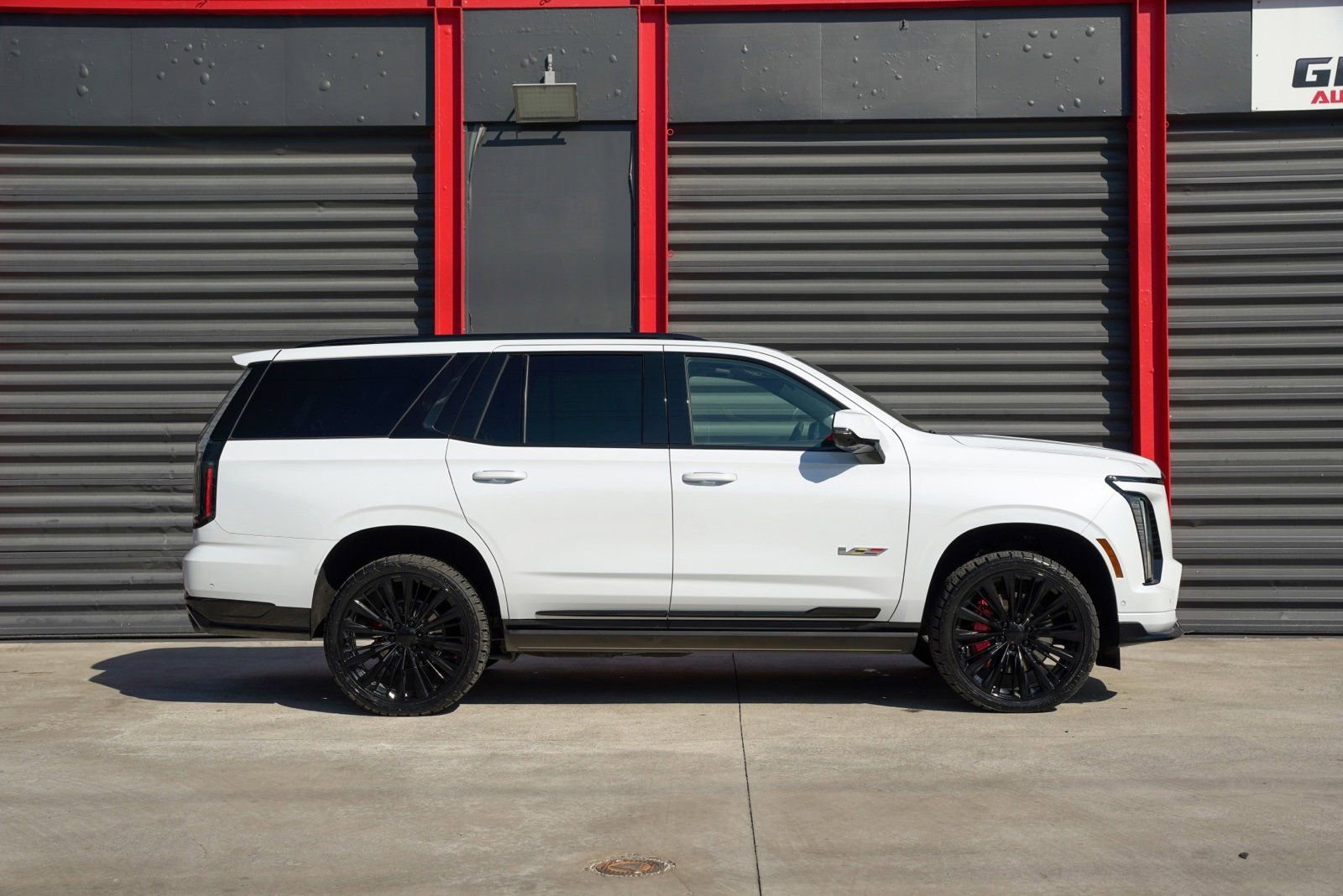 Used 2026 Cadillac Escalade V w/ LPO, ONYX Package image 11