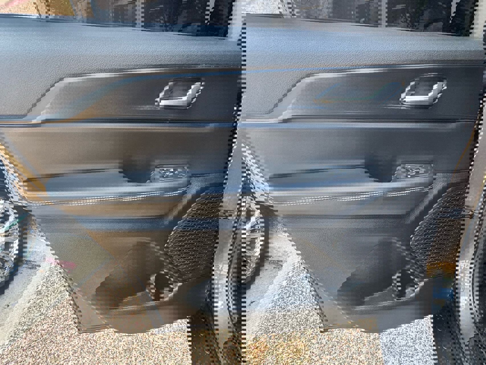 Used 2023 Jeep Grand Cherokee L Laredo image 35