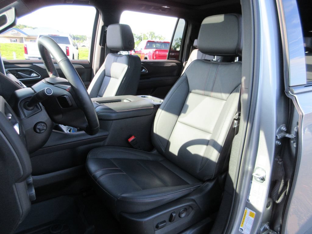 Certified 2024 Chevrolet Suburban RST w/ Luxury Package AWD/4WD image 22