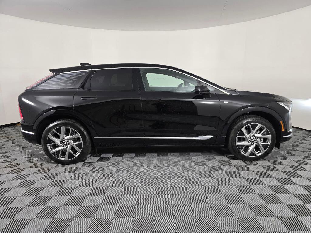 New 2026 Cadillac Optiq Luxury 1 image 10