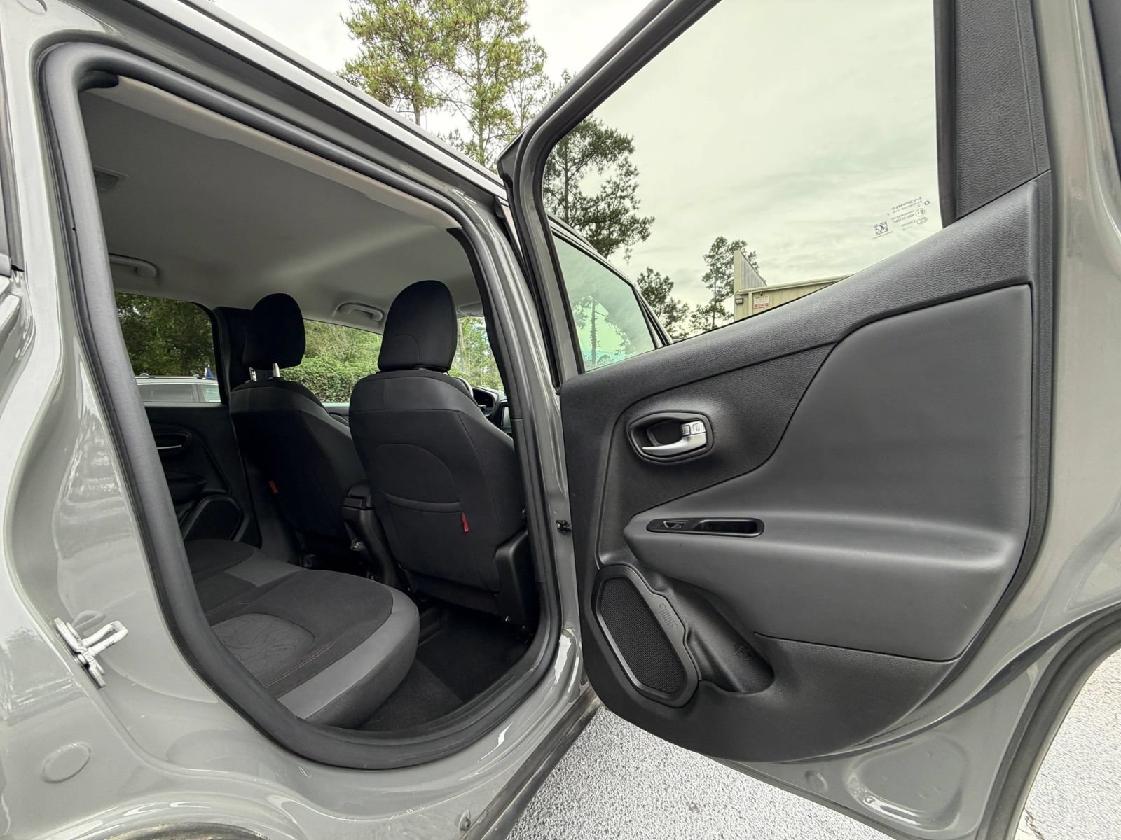 Used 2020 Jeep Renegade Trailhawk w/ Cold Weather Group AWD/4WD image 26