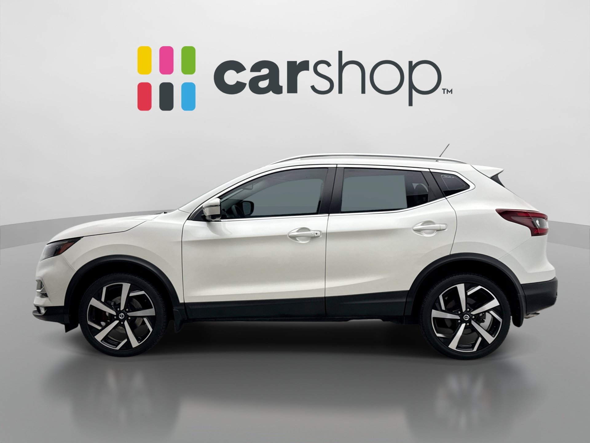 Used 2022 Nissan Rogue Sport SL w/ Premium Package FWD image 2