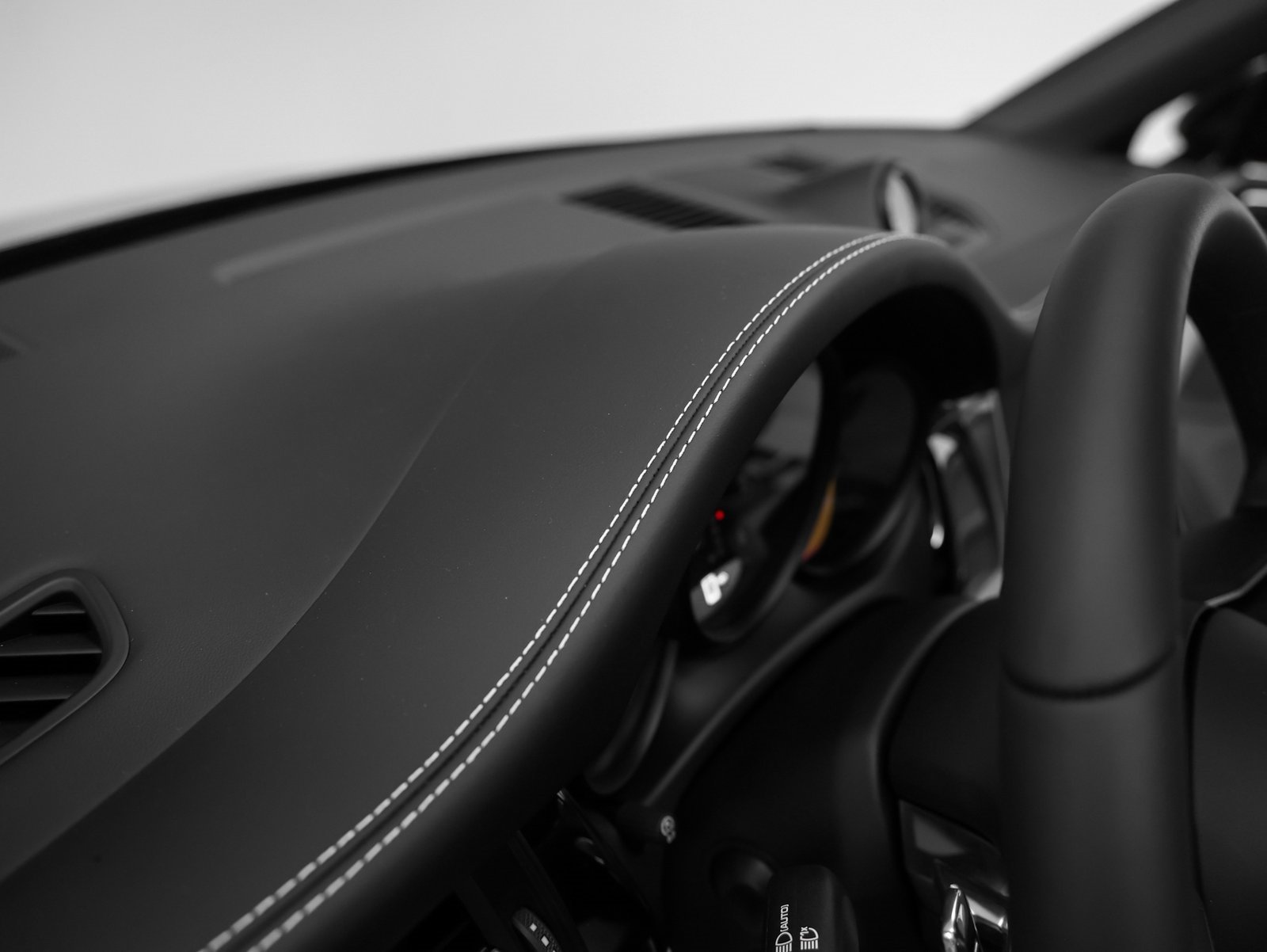 Used 2025 Porsche Macan image 28