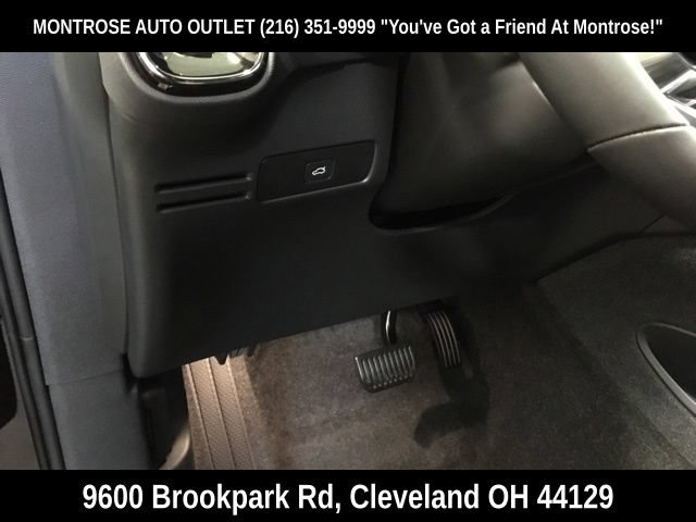 New 2024 Volvo XC40 Recharge Plus w/ Protection Package Premier RWD image 16