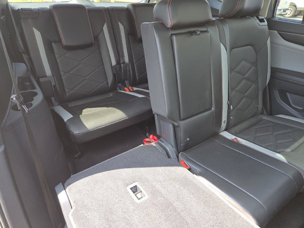 Used 2024 Volkswagen Atlas Peak Edition SE AWD/4WD image 20