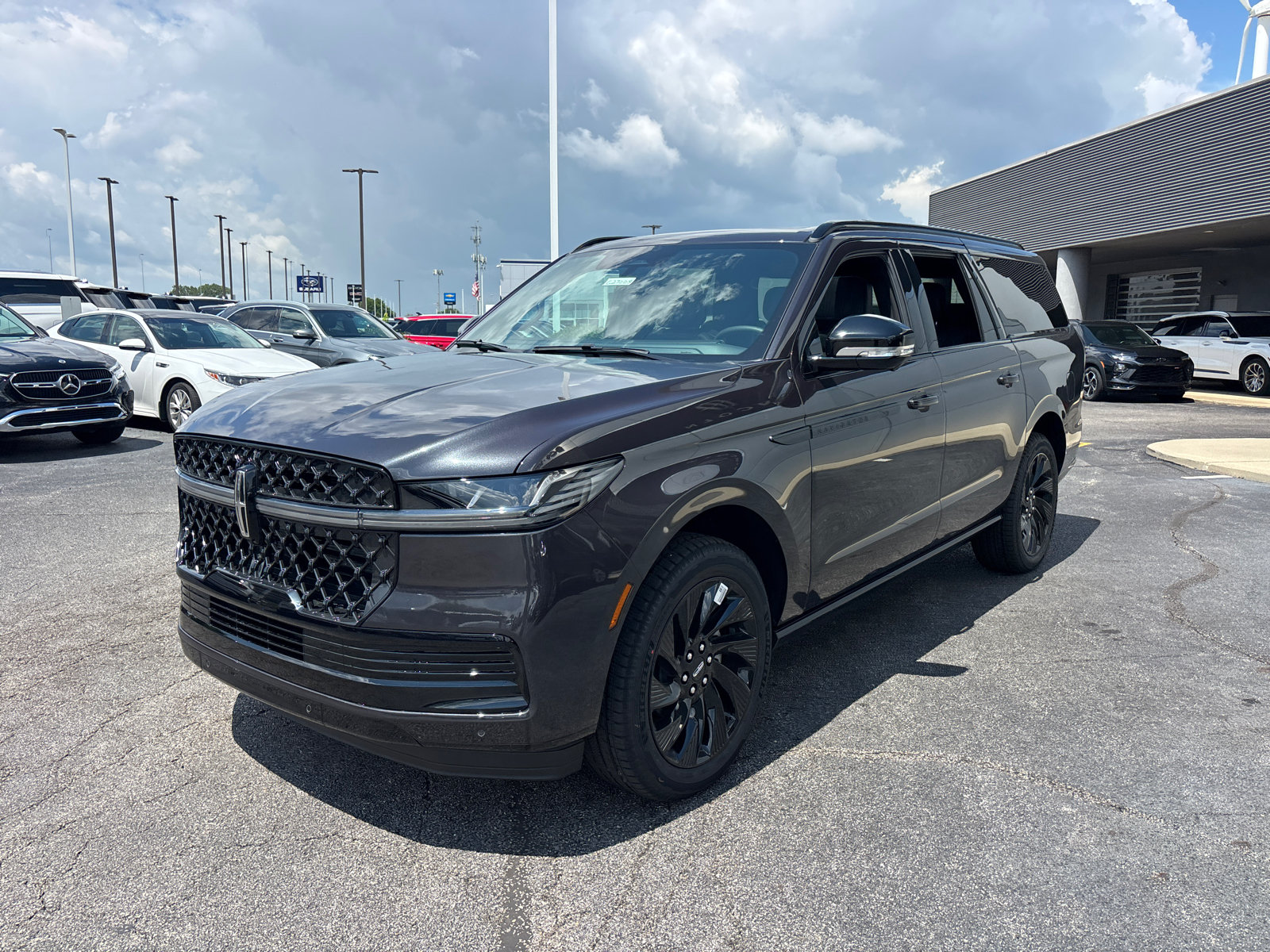 New 2027 Lincoln Navigator L Reserve w/ Jet Appearance Package AWD/4WD image 3