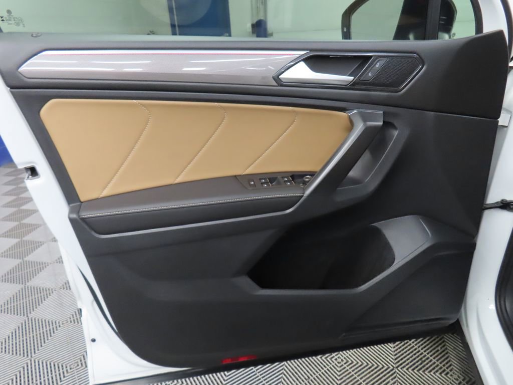 Used 2023 Volkswagen Tiguan SE R-Line image 58